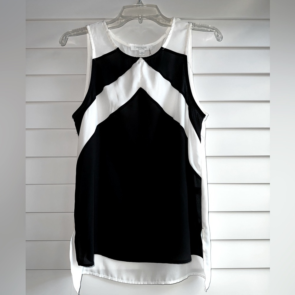 Piperlime Black & White NWT Sleeveless tank